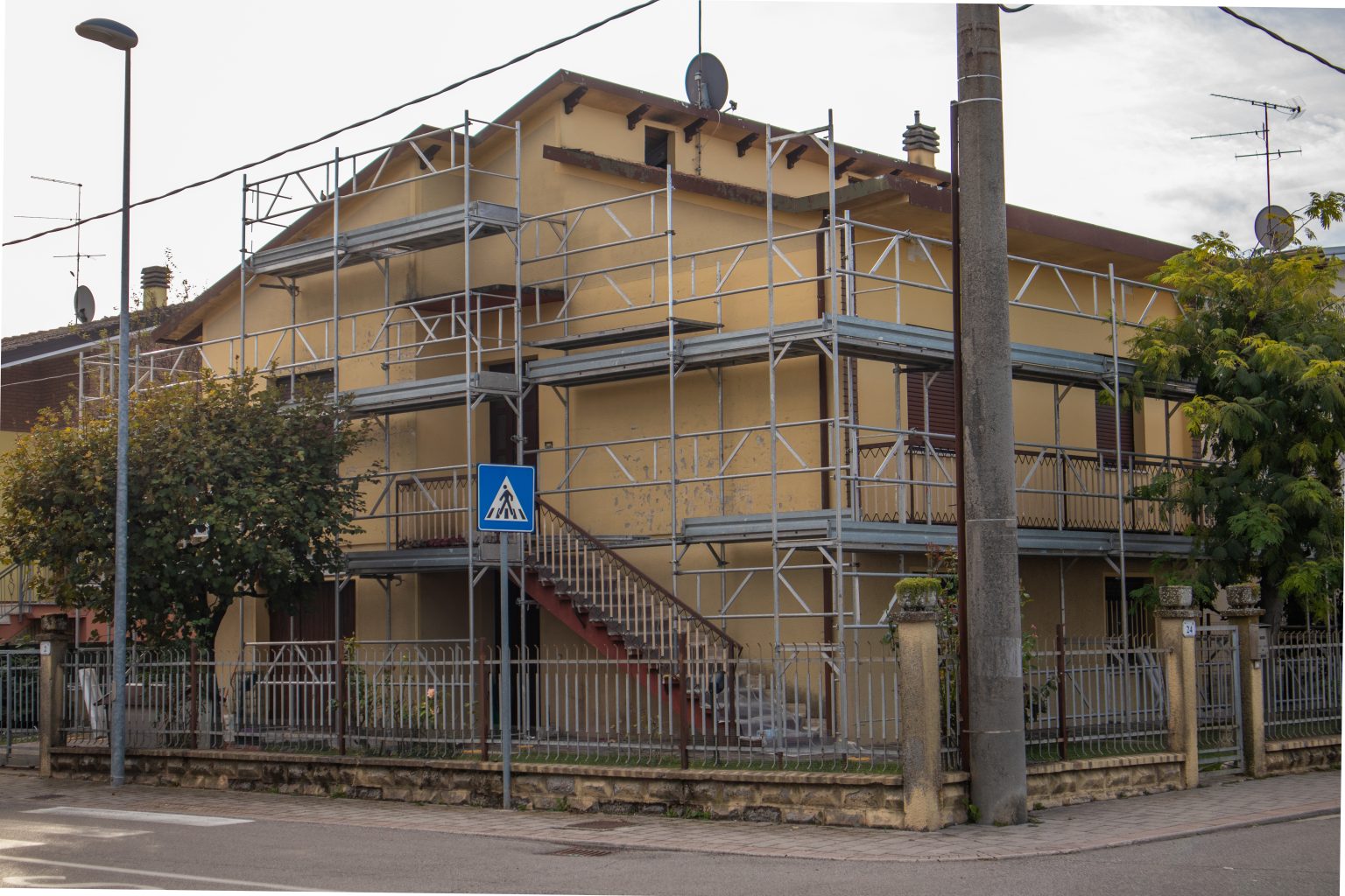 Esterno2